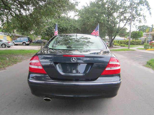 Mercedes-Benz CLK-Class 2005 photo 1