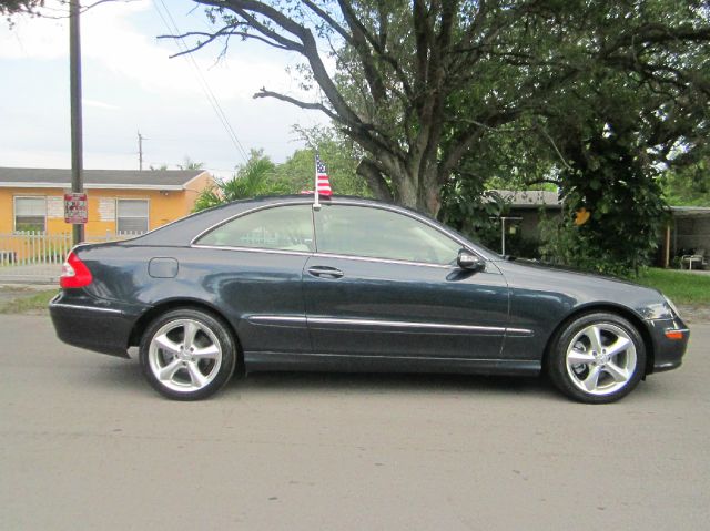 Mercedes-Benz CLK-Class 2005 photo 15