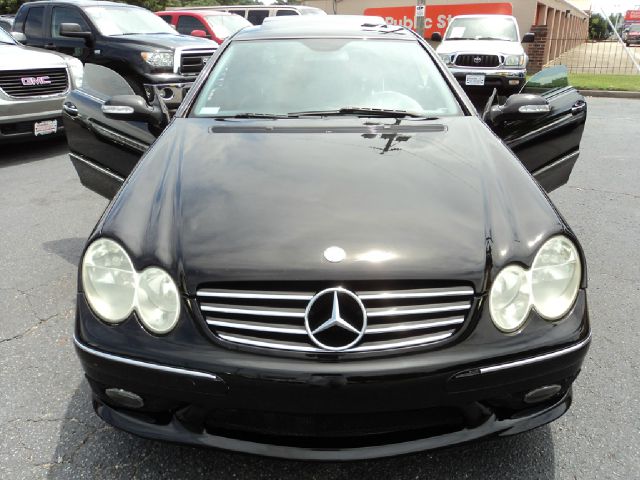 Mercedes-Benz CLK-Class 2005 photo 2