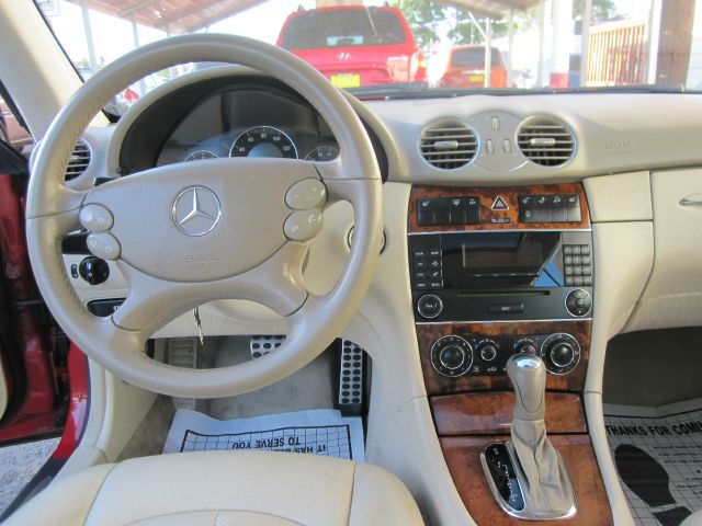 Mercedes-Benz CLK-Class 2005 photo 13