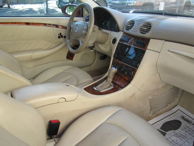 Mercedes-Benz CLK-Class 2005 photo 16