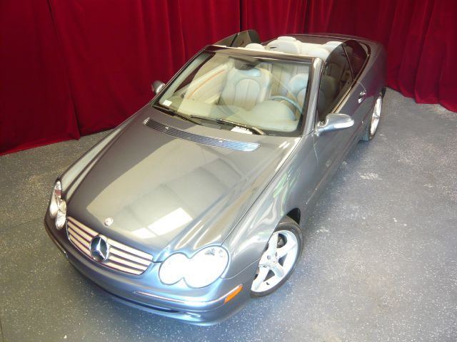 Mercedes-Benz CLK-Class 2005 photo 17