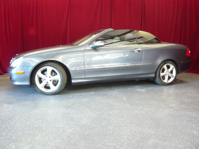 Mercedes-Benz CLK-Class 2005 photo 18