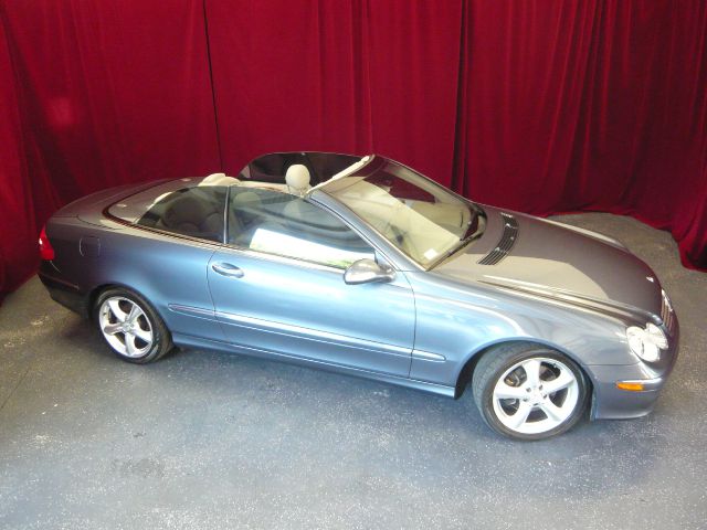 Mercedes-Benz CLK-Class 2005 photo 20