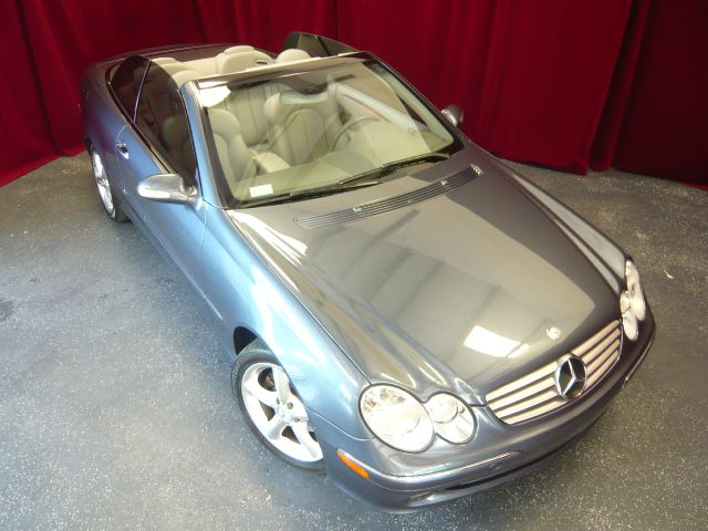 Mercedes-Benz CLK-Class 2005 photo 21