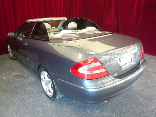 Mercedes-Benz CLK-Class 2005 photo 22