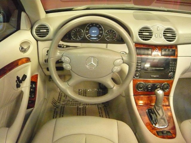 Mercedes-Benz CLK-Class 2005 photo 3