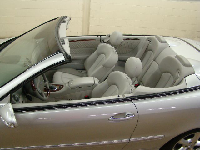 Mercedes-Benz CLK-Class 2005 photo 29