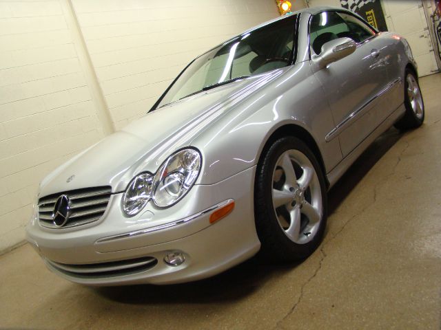 Mercedes-Benz CLK-Class 2005 photo 35