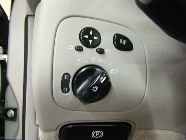 Mercedes-Benz CLK-Class 2005 photo 44