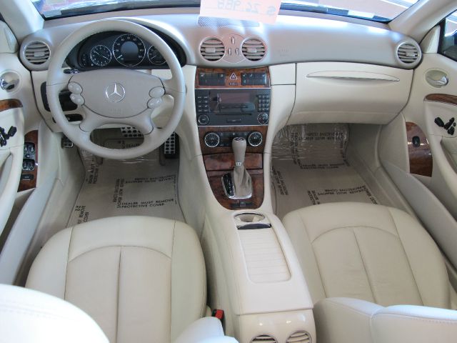 Mercedes-Benz CLK-Class 2008 photo 2