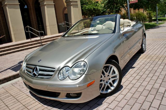 Mercedes-Benz CLK-Class 2008 photo 2