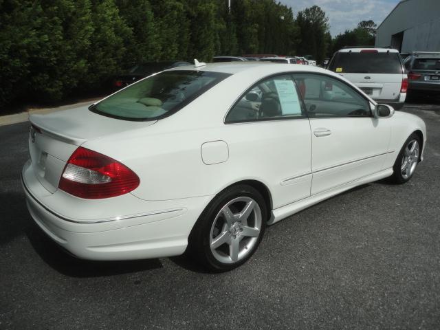 Mercedes-Benz CLK-Class 2009 photo 4