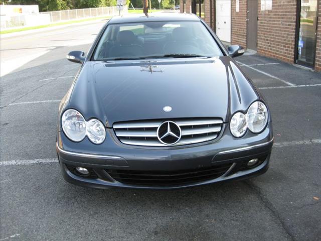 Mercedes-Benz CLK-Class 2009 photo 2