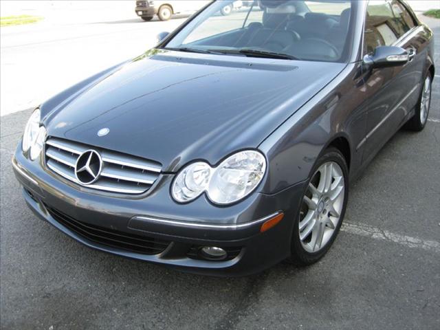 Mercedes-Benz CLK-Class 2009 photo 3