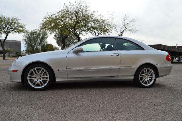 Mercedes-Benz CLK-Class 2009 photo 2