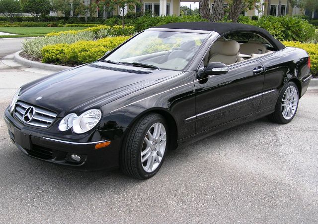 Mercedes-Benz CLK-Class 2009 photo 4