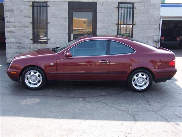 Mercedes-Benz CLK Class 1999 photo 2