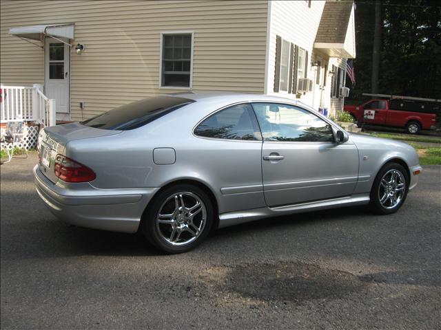 Mercedes-Benz CLK Class 1999 photo 2