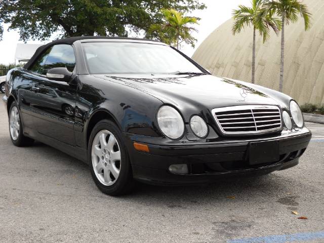 Mercedes-Benz CLK Class 2000 photo 5