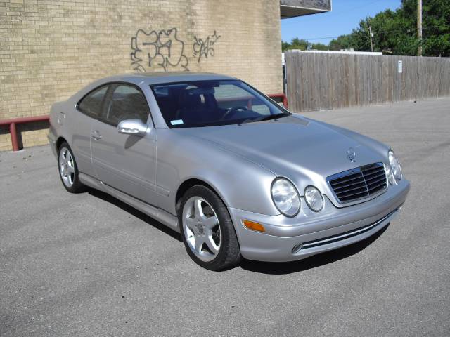 Mercedes-Benz CLK Class 2000 photo 2