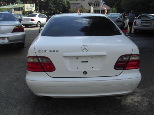 Mercedes-Benz CLK Class 2000 photo 5