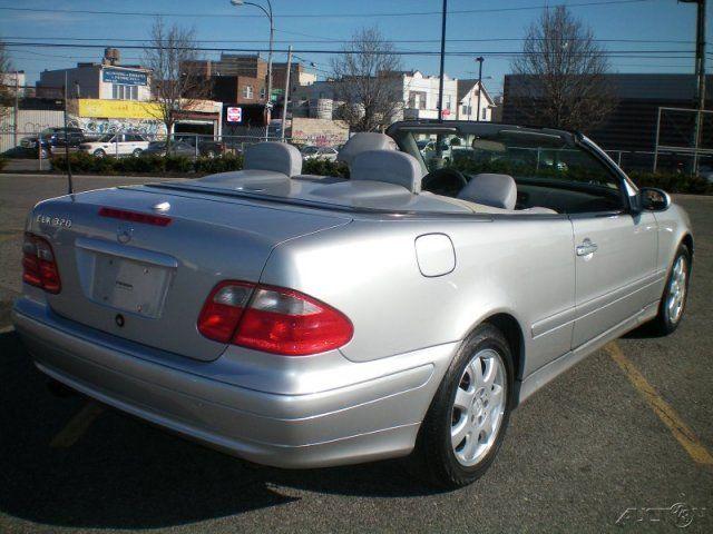 Mercedes-Benz CLK Class 2000 photo 3