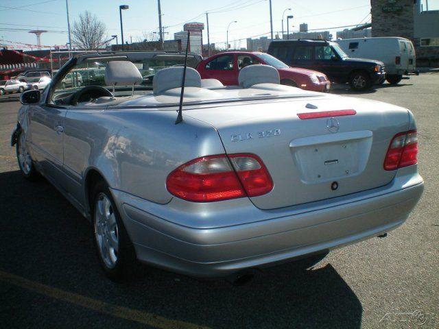 Mercedes-Benz CLK Class 2000 photo 4