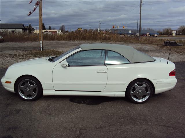 Mercedes-Benz CLK Class 2000 photo 2