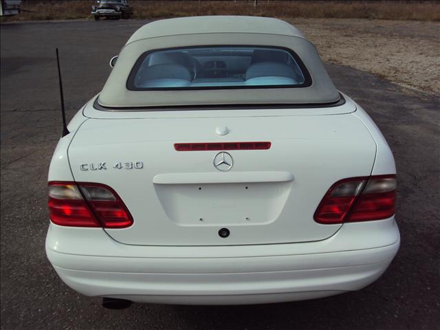 Mercedes-Benz CLK Class 2000 photo 3