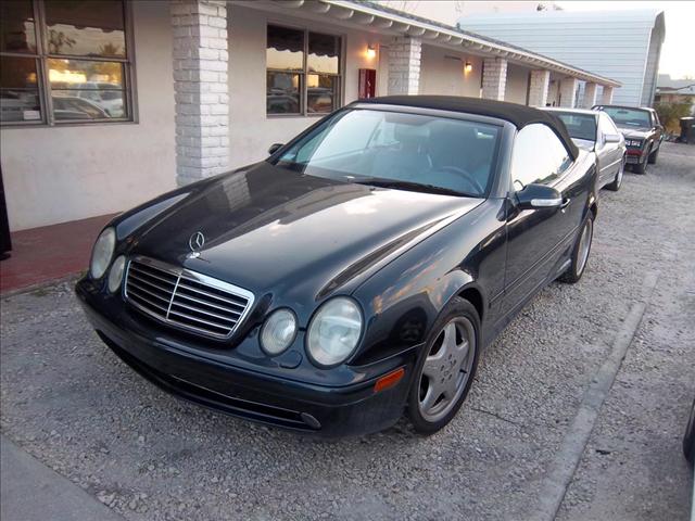 Mercedes-Benz CLK Class 2000 photo 1