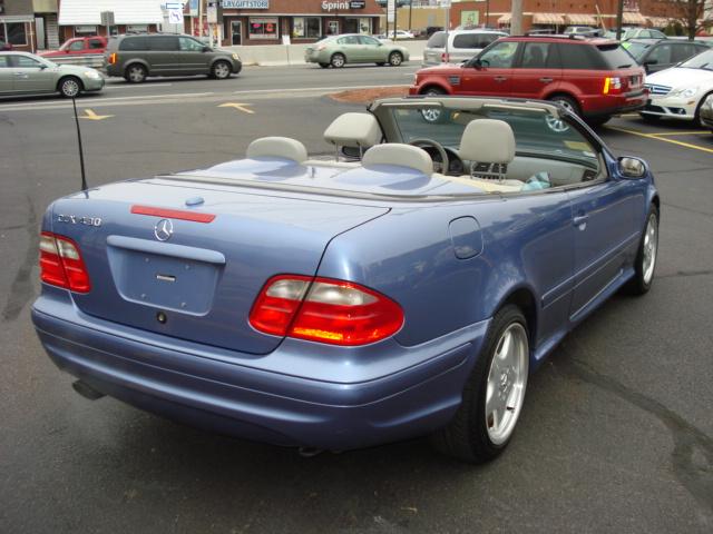 Mercedes-Benz CLK Class 2000 photo 2