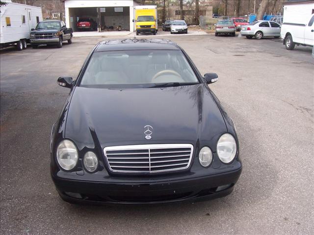 Mercedes-Benz CLK Class 2000 photo 2