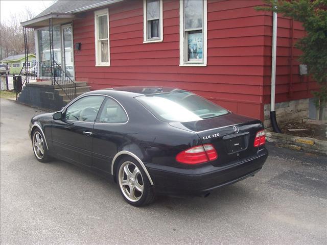 Mercedes-Benz CLK Class 2000 photo 3