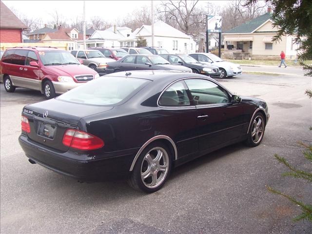 Mercedes-Benz CLK Class 2000 photo 4