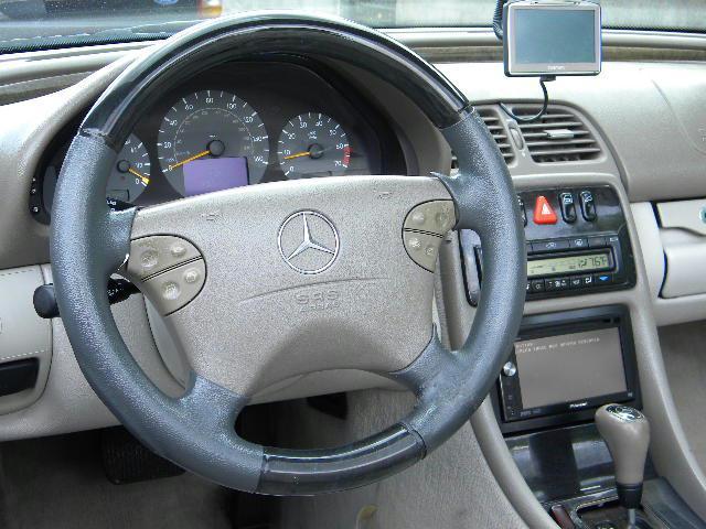 Mercedes-Benz CLK Class 2000 photo 5