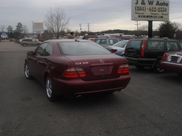 Mercedes-Benz CLK Class 2001 photo 2