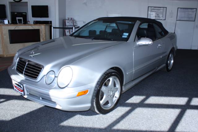 Mercedes-Benz CLK Class 2001 photo 3