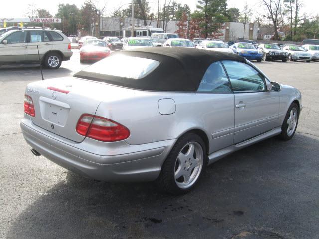 Mercedes-Benz CLK Class 2001 photo 3