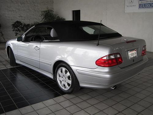 Mercedes-Benz CLK Class 2002 photo 2