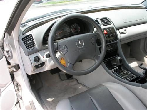 Mercedes-Benz CLK Class 2002 photo 1