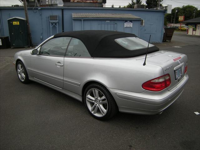 Mercedes-Benz CLK Class 2003 photo 2