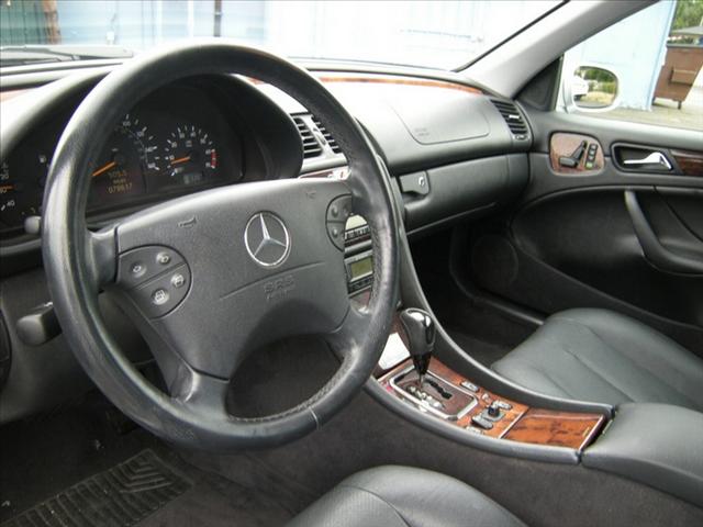 Mercedes-Benz CLK Class 2003 photo 3