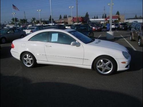 Mercedes-Benz CLK Class 2004 photo 2