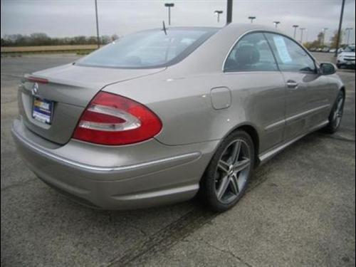 Mercedes-Benz CLK Class 2004 photo 3