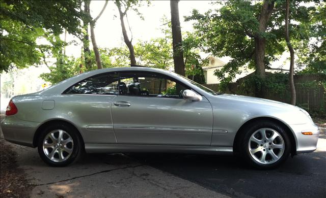 Mercedes-Benz CLK Class 2004 photo 3