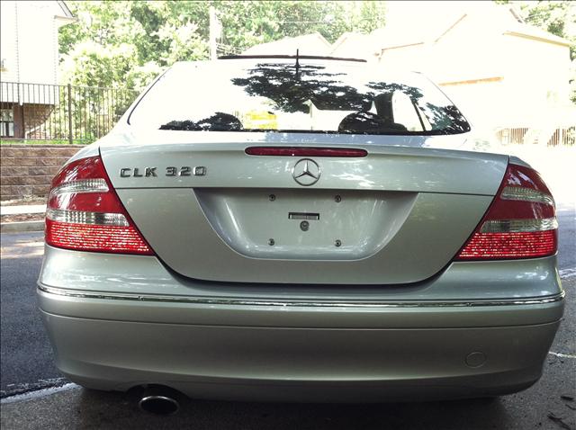 Mercedes-Benz CLK Class 2004 photo 4