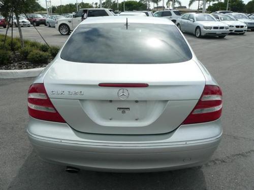 Mercedes-Benz CLK Class 2004 photo 3