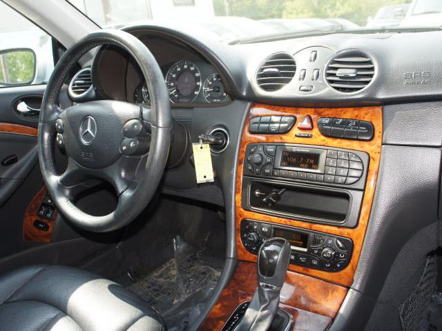 Mercedes-Benz CLK Class 2004 photo 5