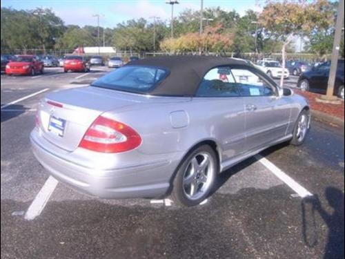 Mercedes-Benz CLK Class 2004 photo 2